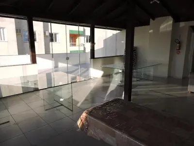 Uma área de estar em Apto 2 quartos no centro de Bombinhas, 130 metros praia