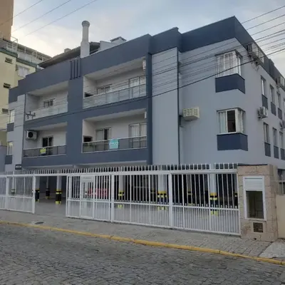 Apto 2 quartos no centro de Bombinhas