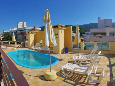 A piscina em ou perto de Bombinhas Praia Apart Hotel - unidade rua Bem Te Vi