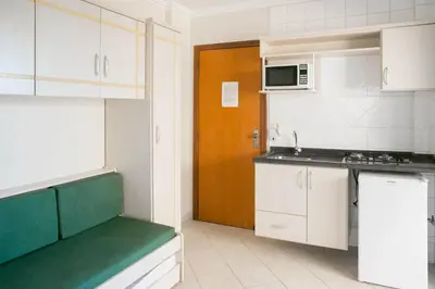 A cozinha ou kitchenette de Bombinhas Praia Apart Hotel - unidade rua Bem Te Vi
