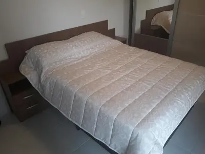 Uma cama ou camas num quarto em Apt Interiro Praia de Itapema