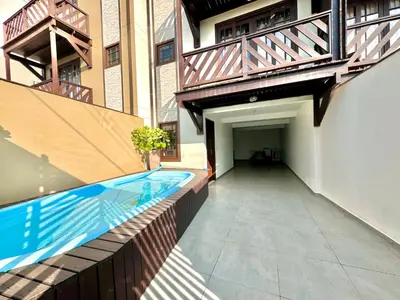 A planta de LINDO SOBRADO A 180mts DA PRAIA MARISCAL BOMBINHAS PISCINA 249-3