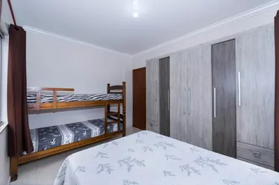 A planta de Casa à 80m da praia