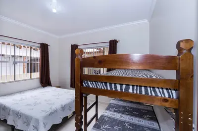 A planta de Casa à 80m da praia