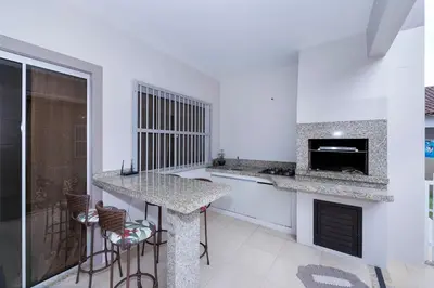 A planta de Casa à 80m da praia