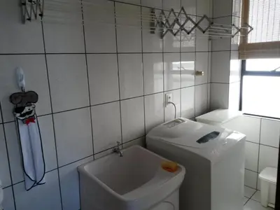 Uma casa de banho em Apartamento em Meia Praia, Itapema, SC.
