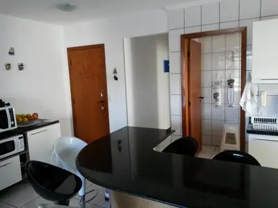 A cozinha ou kitchenette de Apartamento em Meia Praia, Itapema, SC.