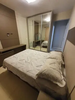 Uma cama ou camas num quarto em ANSNEGOCIOS APTO CHARMOSO PRAIA MARISCAL 101 Italy