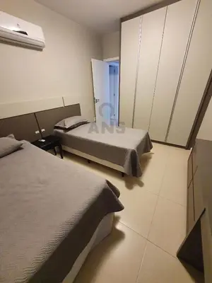 Uma cama ou camas num quarto em ANSNEGOCIOS APTO CHARMOSO PRAIA MARISCAL 101 Italy