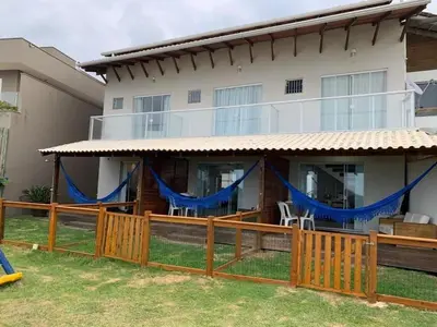 Um jardim no exterior de Sobrado frente ao Mar 4 pessoas