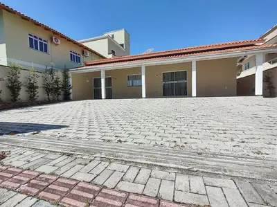 O edifício onde o apartamento está situado