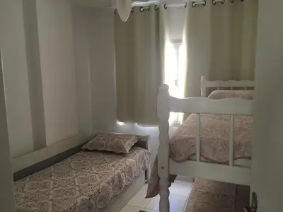 Uma cama ou camas num quarto em Balneário Camboriú lindo apto proximo Mar