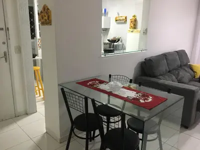 Uma área de estar em Balneário Camboriú lindo apto proximo Mar