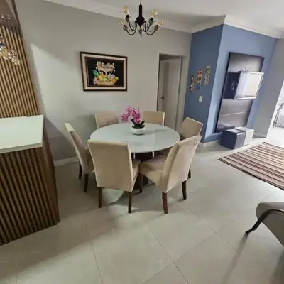 Apartamento em Meia Praia