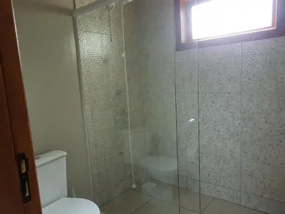 Uma casa de banho em Vila Figueiredo das Donas