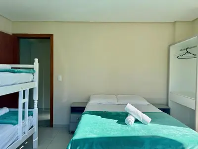 Uma cama ou camas num quarto em Residencial 287 - Localização privilegiada à 5min da praia