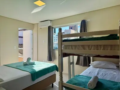 Uma cama ou camas num quarto em Residencial 287 - Localização privilegiada à 5min da praia