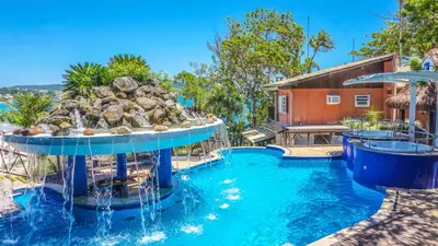 A piscina em ou perto de Pousada Boulevard Bombinhas