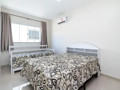 Uma cama ou camas num quarto em Apartamento com suíte para 6 pessoas – Bombas