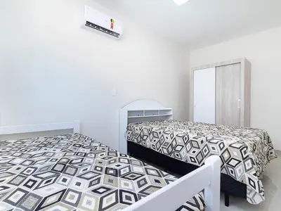 Uma cama ou camas num quarto em Apartamento com suíte para 6 pessoas – Bombas