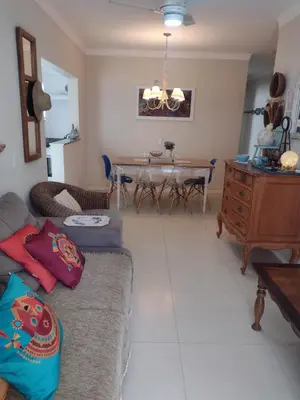 Uma área de estar em Apartamentos próximo à praia