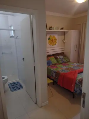 Uma cama ou camas num quarto em Apartamentos próximo à praia