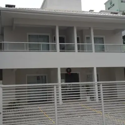 Apartamentos próximo à praia