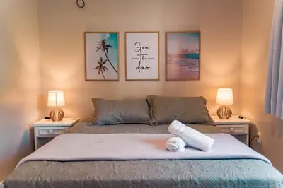 Uma cama ou camas num quarto em #001 Casa show beach tennis 50 m praia de Palmas