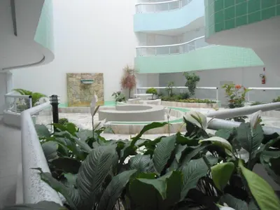 Um jardim no exterior de Edificio Raio de Luz