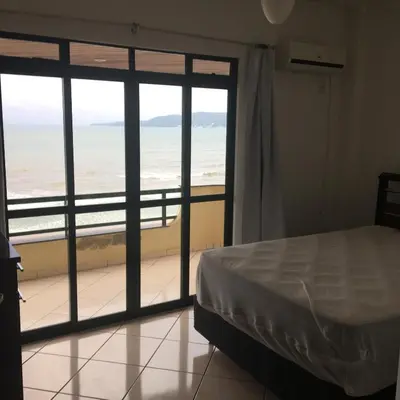A planta de Apartamento a Beira Mar