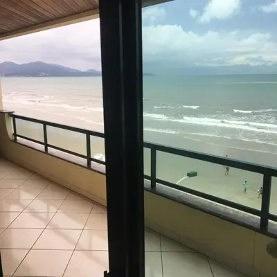 A planta de Apartamento a Beira Mar