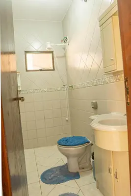 Uma casa de banho em Casa 100m da praia, 10 pessoas, 3 quartos