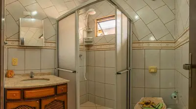 Uma casa de banho em Casa 100m da praia, 10 pessoas, 3 quartos