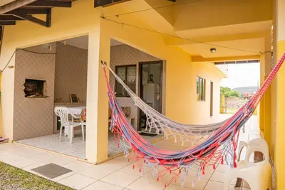 Uma varanda ou terraço em Casa 100m da praia, 10 pessoas, 3 quartos