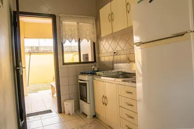 A cozinha ou kitchenette de Casa 100m da praia, 10 pessoas, 3 quartos