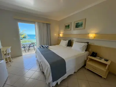 Uma cama ou camas num quarto em Bombinhas Blue Suítes