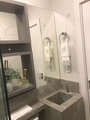 Uma casa de banho em Aparto 2 Quartos Av Brasil Balneario Camboriu