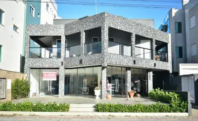 O edifício onde o apartamento está situado