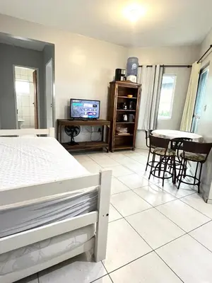 Uma televisão e/ou sistema de entretenimento em Residencial Melfi 3 - Apto 08 - Lateral