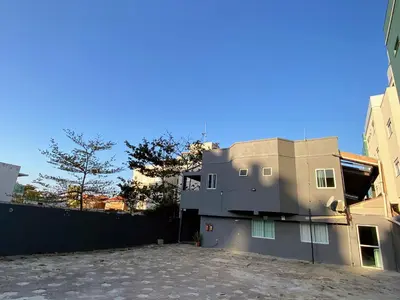 O edifício onde o apartamento está situado