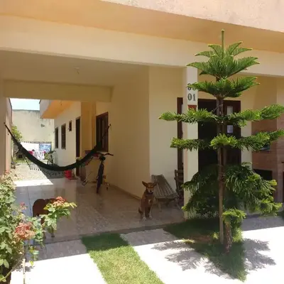 Um quarto em casa agradável