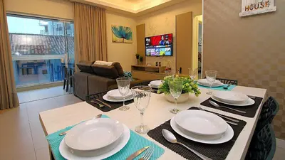 Uma televisão e/ou sistema de entretenimento em 1073 - Apartamento para locação no centro de Bombinhas