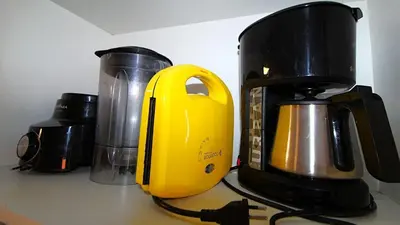 Comodidades para chá e café em 1073 - Apartamento para locação no centro de Bombinhas