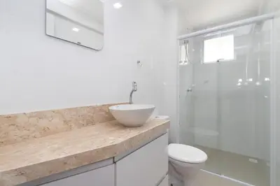 Uma casa de banho em Aluguel Apto 2 quartos s 1 suíte Bombas SC