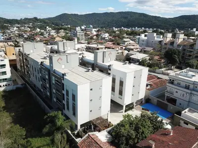 Uma vista geral da montanha ou uma vista da montanha a partir do apartamento