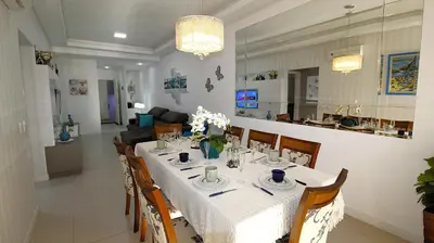 A planta de 1076 Praia de bombinhas com 3 suítes ótima opção.