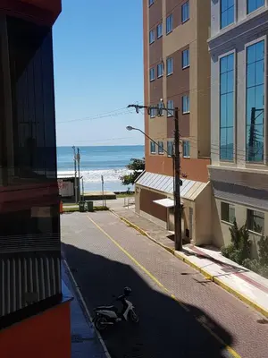 Uma vista do mar geral ou uma vista do mar a partir do apartamento
