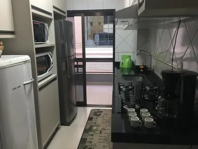 A cozinha ou kitchenette de Ap rua 255 Meia Praia Itapema 10 metros Mar