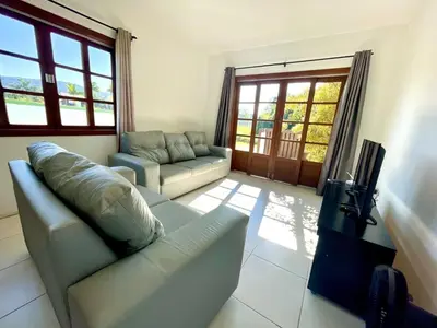 A planta de SOBRADO COM PISCINA A 500 METROS DA PRAIA EM MARISCAL BOMBINHAS Rutilio N 350