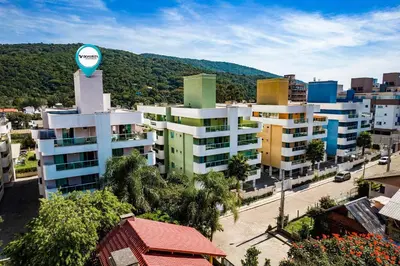 Uma vista geral da montanha ou uma vista da montanha a partir do apartamento